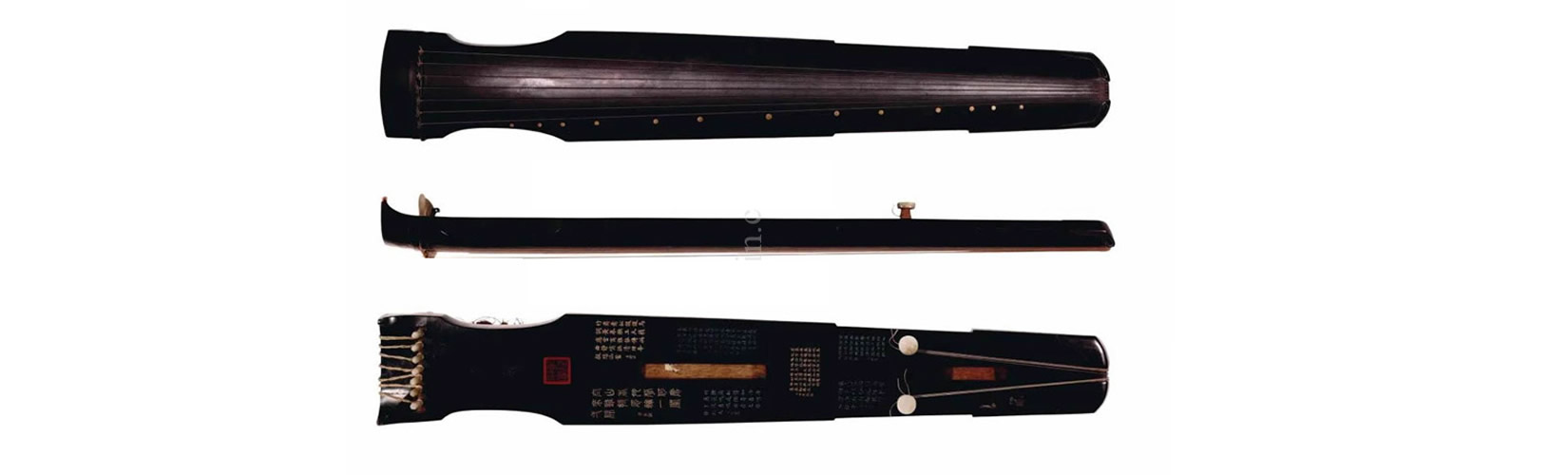 Meisterhandwerker fertigt eine maßgefertigte Guqin in Handarbeit